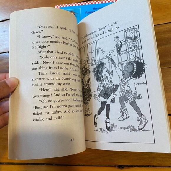 Junie B. Jones Chapter Book Lot #2 - Picture 8 of 11
